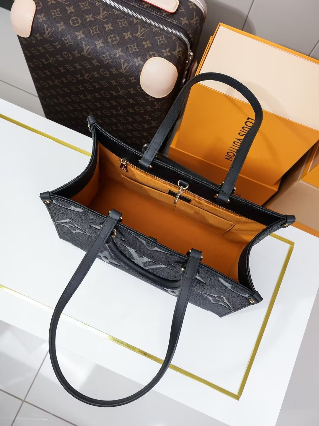 LV OnTheGo MM M45595 35 x 27 x 14 cm