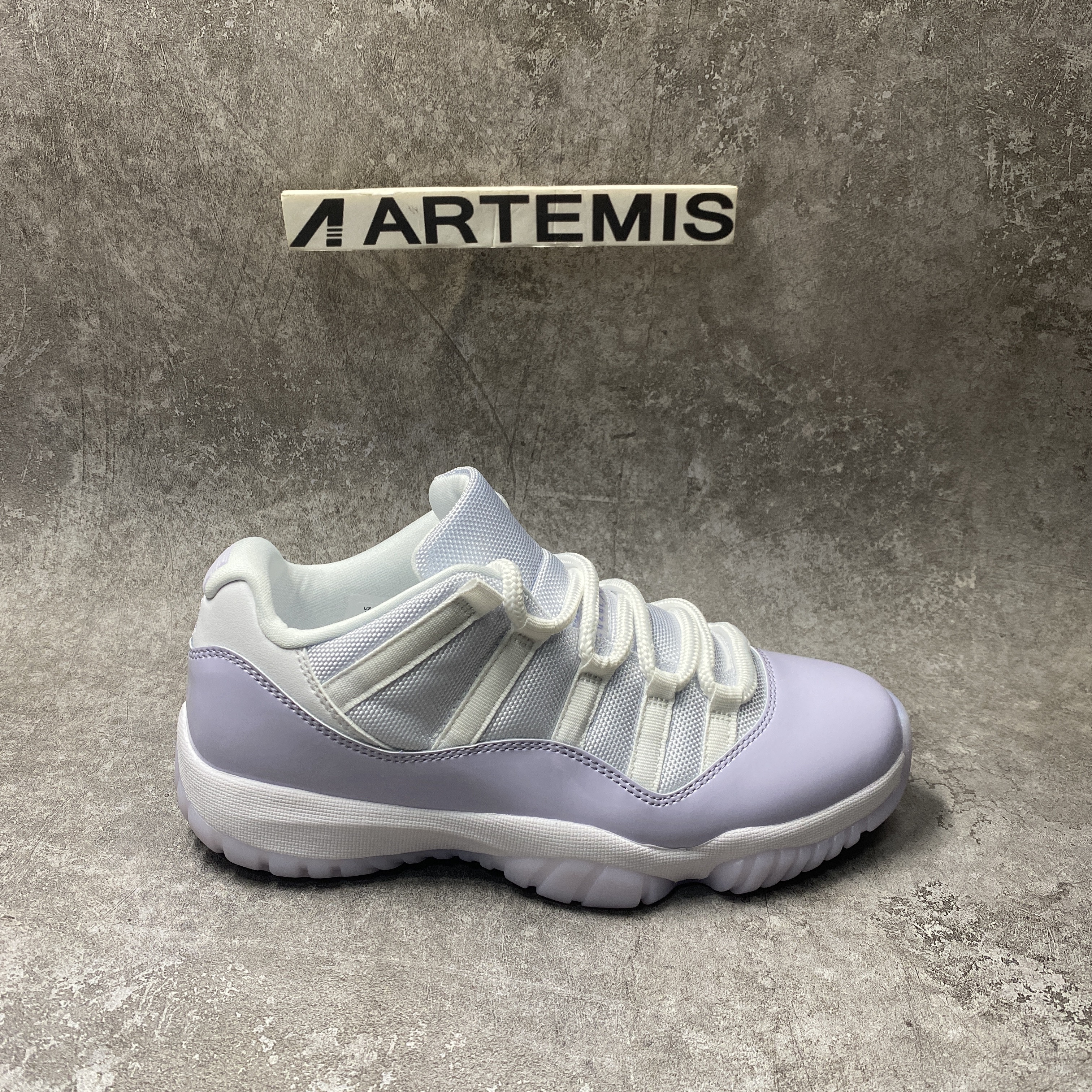 Air Jordan 11 Low Pure Violet
