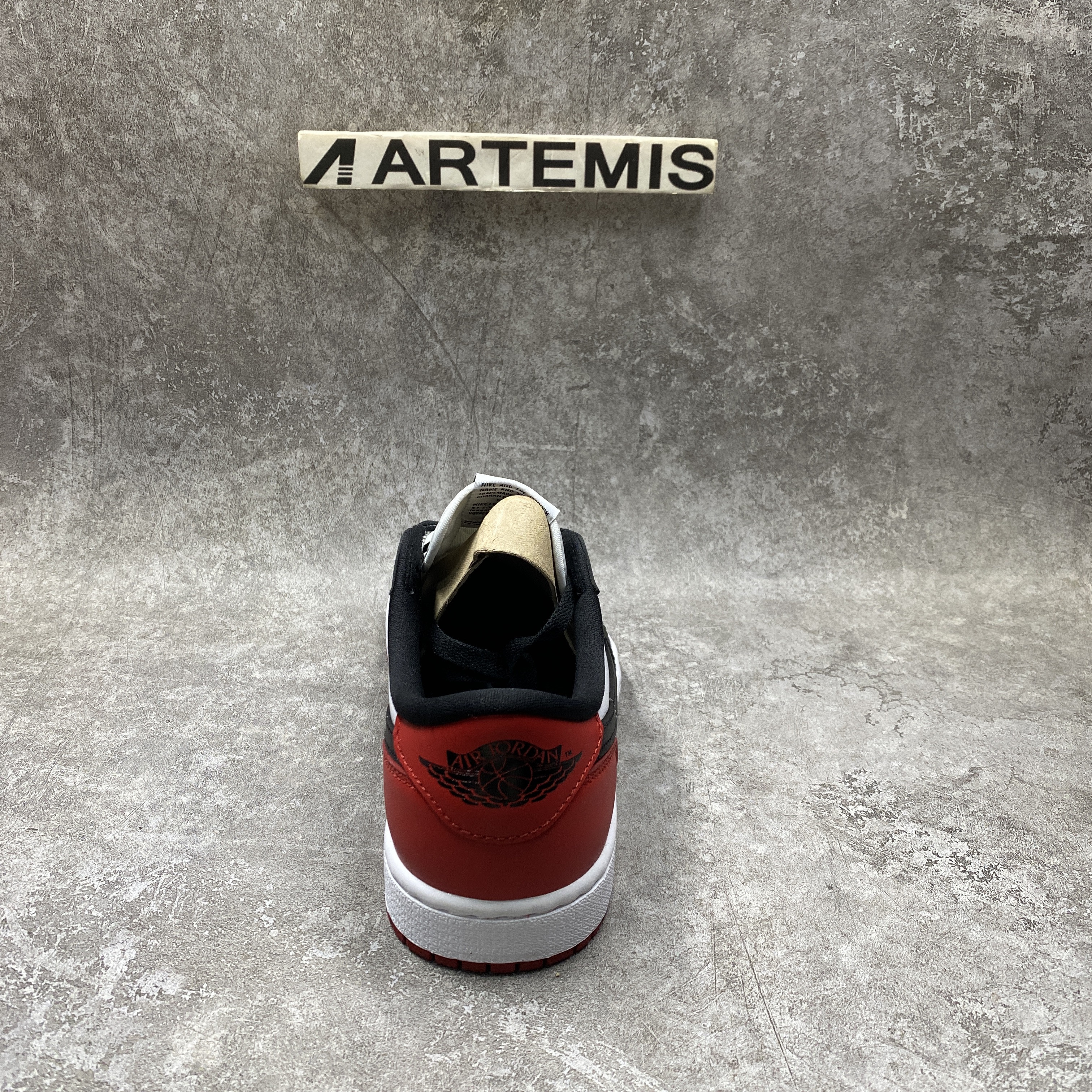Air Jordan 1 Low OG Black Toe 2023