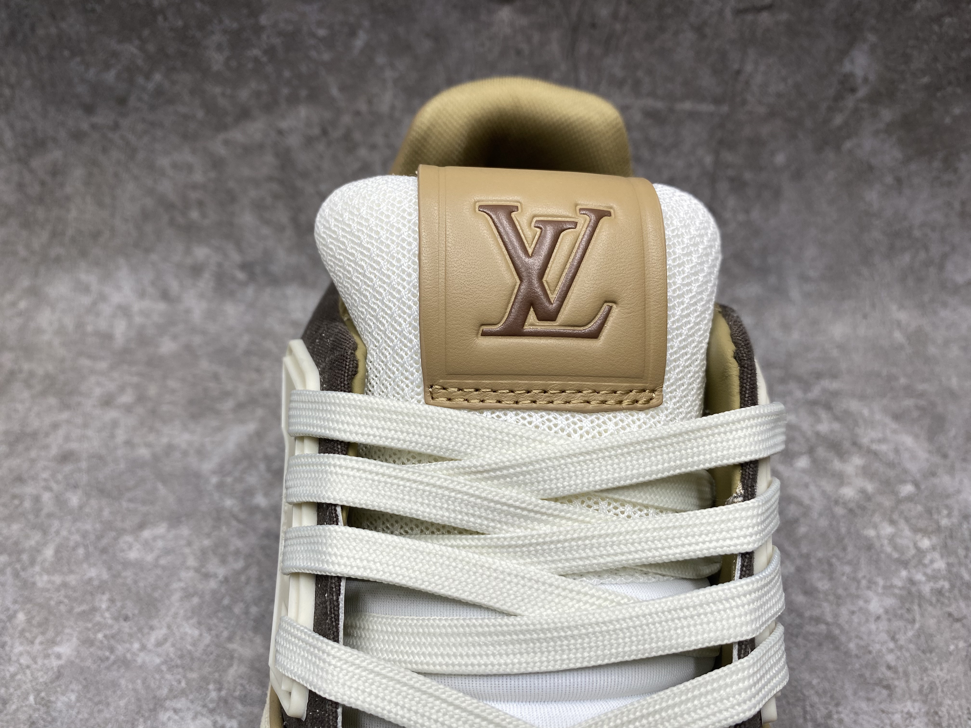 UA LV trainer Sneakers