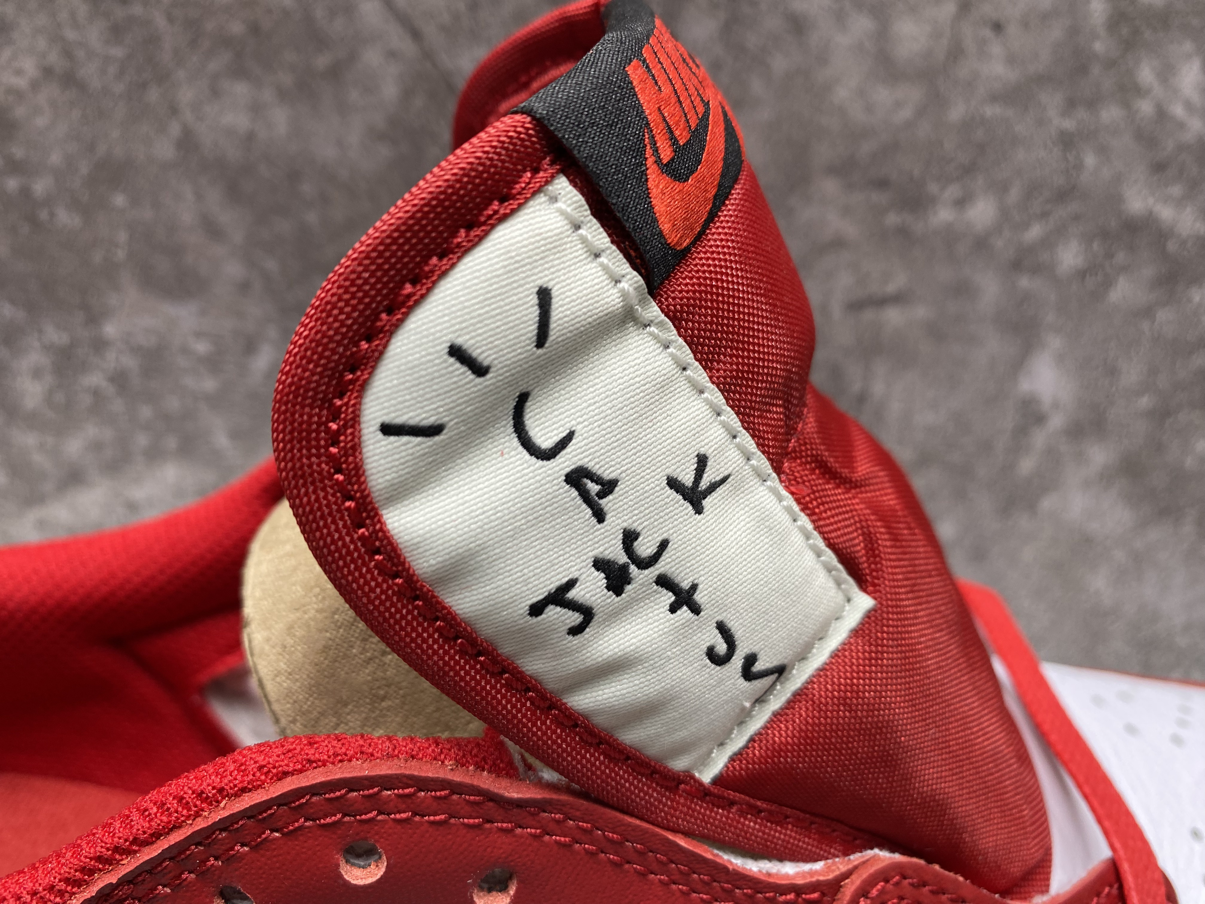 UA TRAVIS SCOTT X AIR JORDAN 1 LOW OG RED