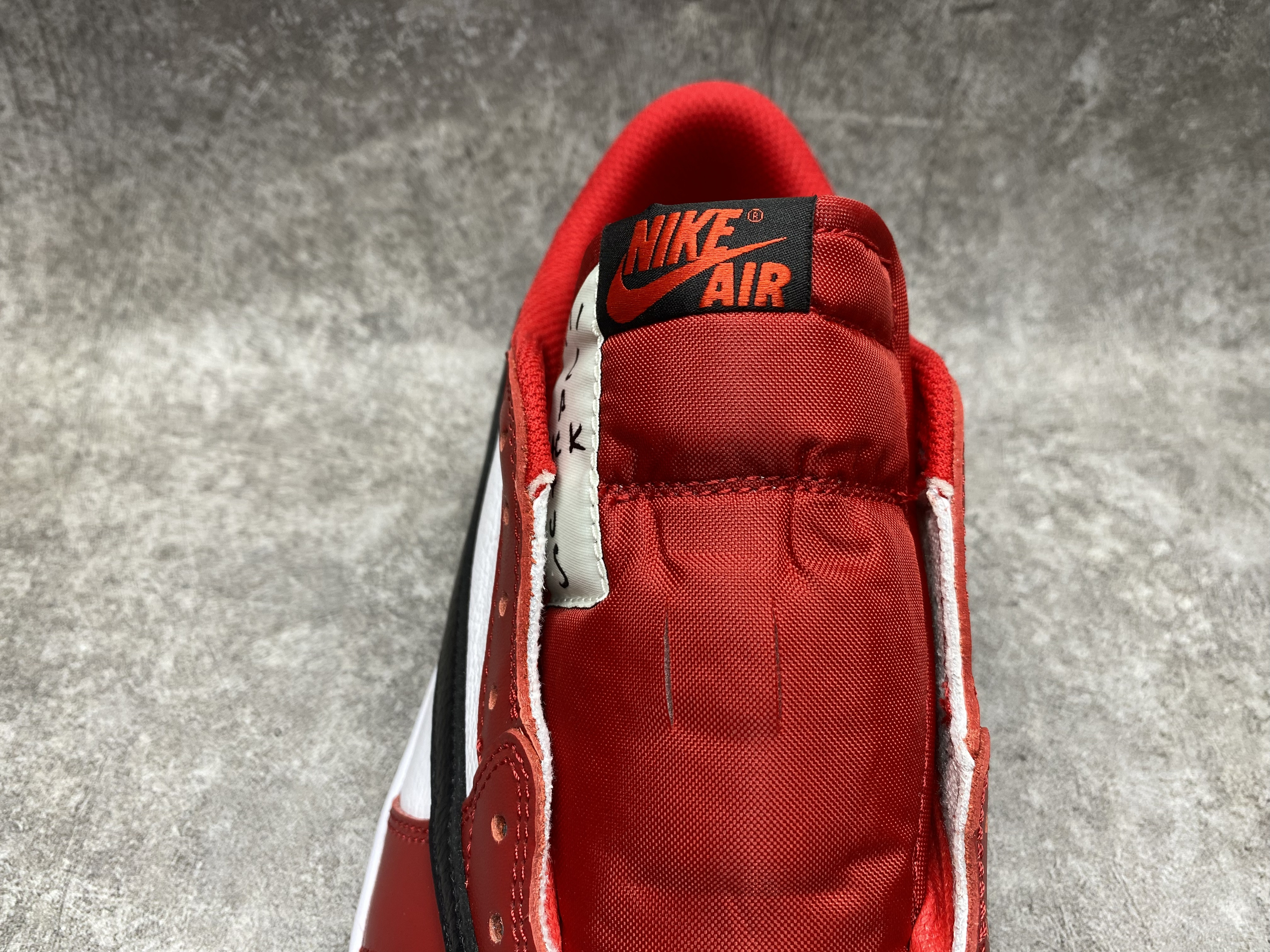 UA TRAVIS SCOTT X AIR JORDAN 1 LOW OG RED