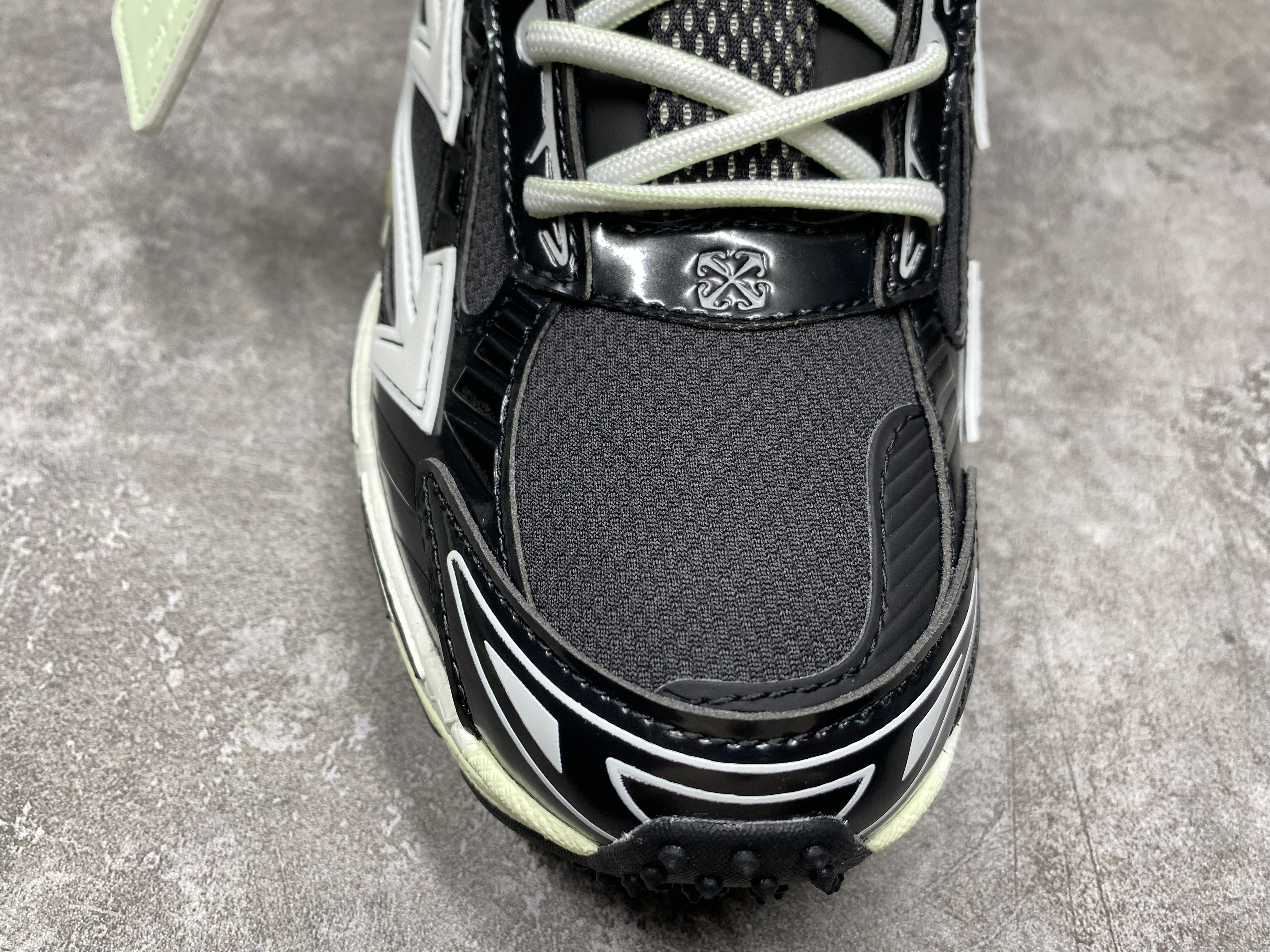 UA Off-White "BE RIGHT BACK"