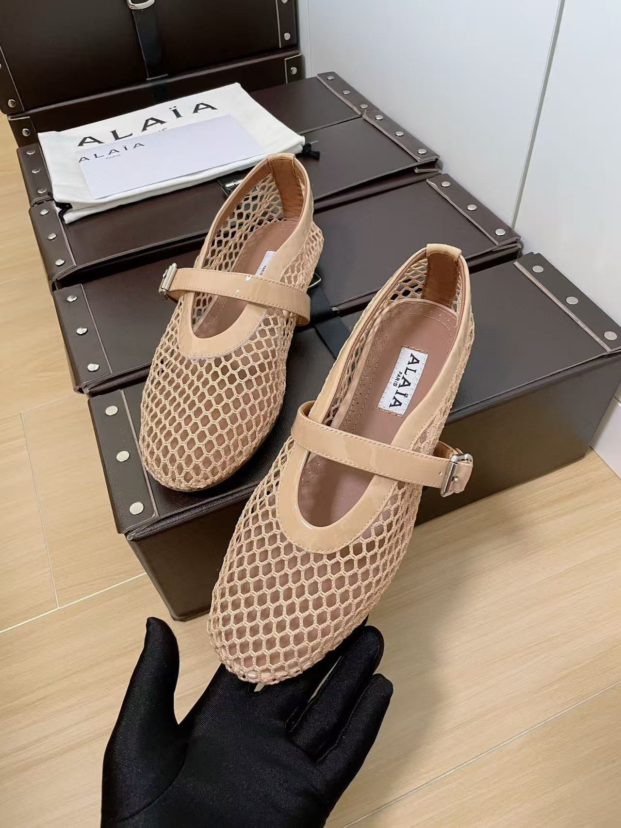 UA ALAÏA BALLET FLATS IN FISHNET
