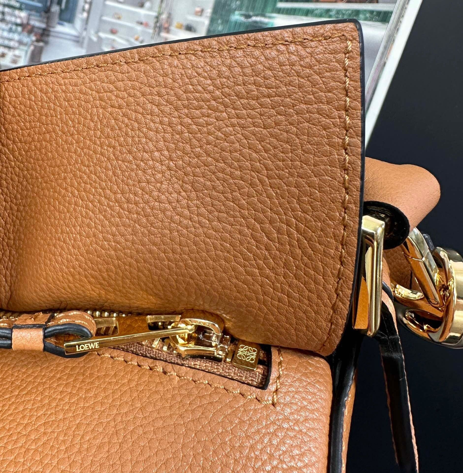 L0ew* medium puzzle edge bag in classic calfskin 19.5x29x14cm