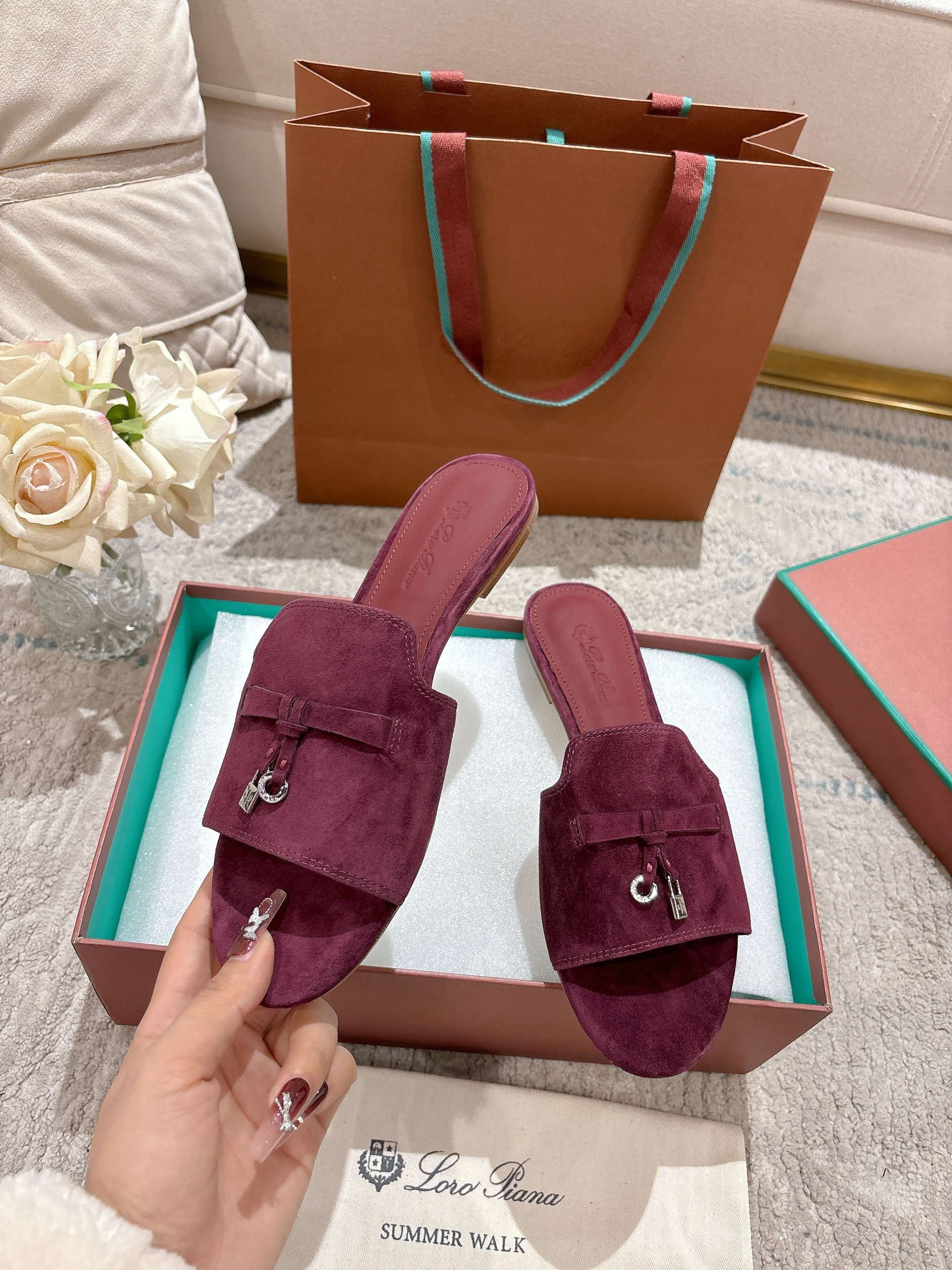 ua L**o p*ana summer charms sandal