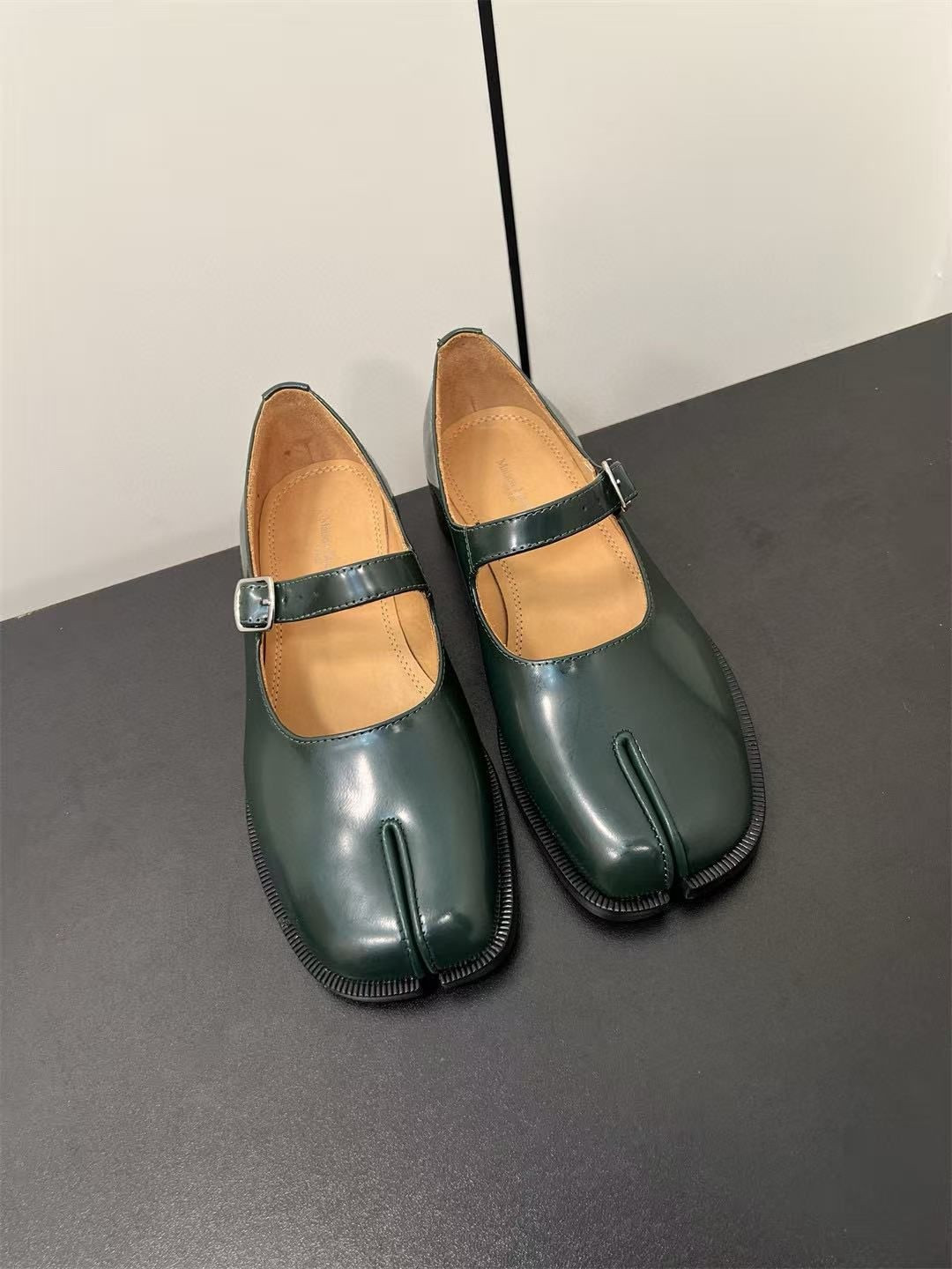 ua ma*s*n Ma*i*la mary jane shoes