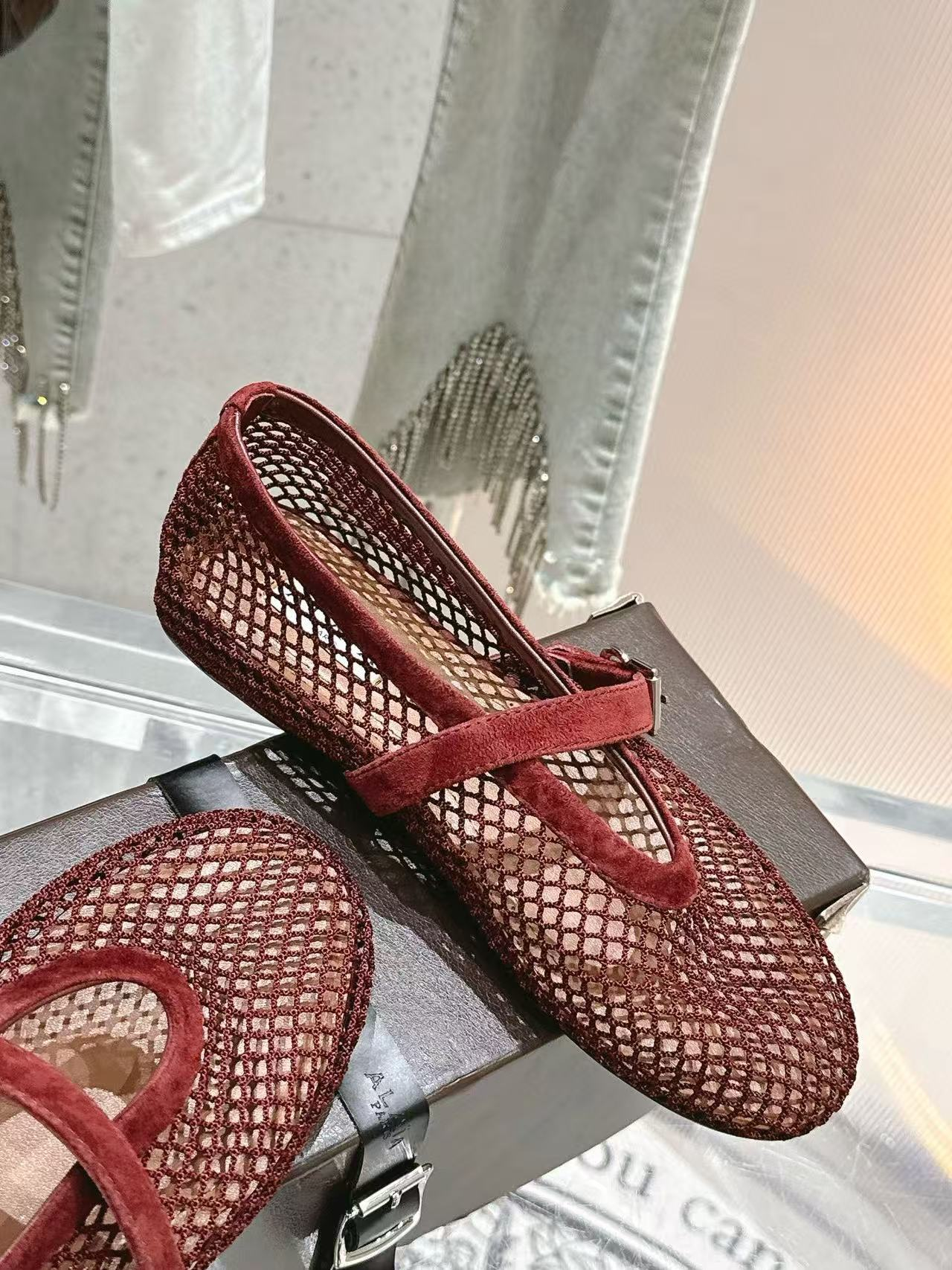 UA ALAÏA BALLET FLATS IN FISHNET