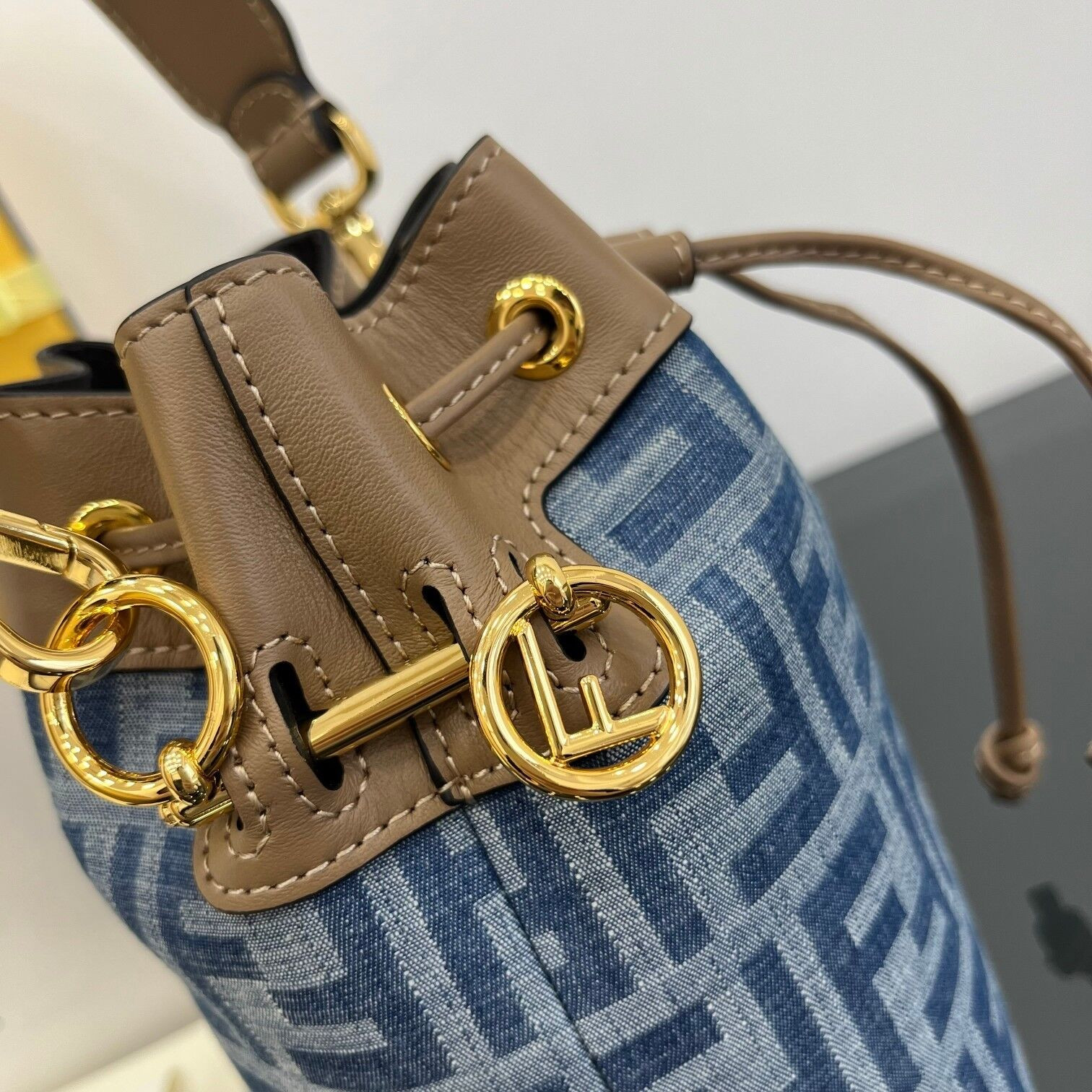 F**di mon tresor mini ff denim fabric bucket bag 18x12x10cm