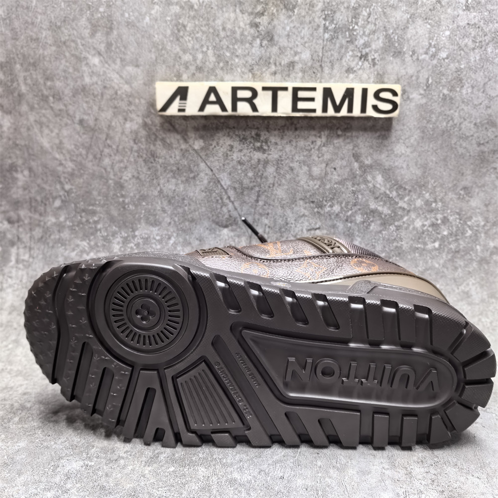 UA LV Trainer Sneaker