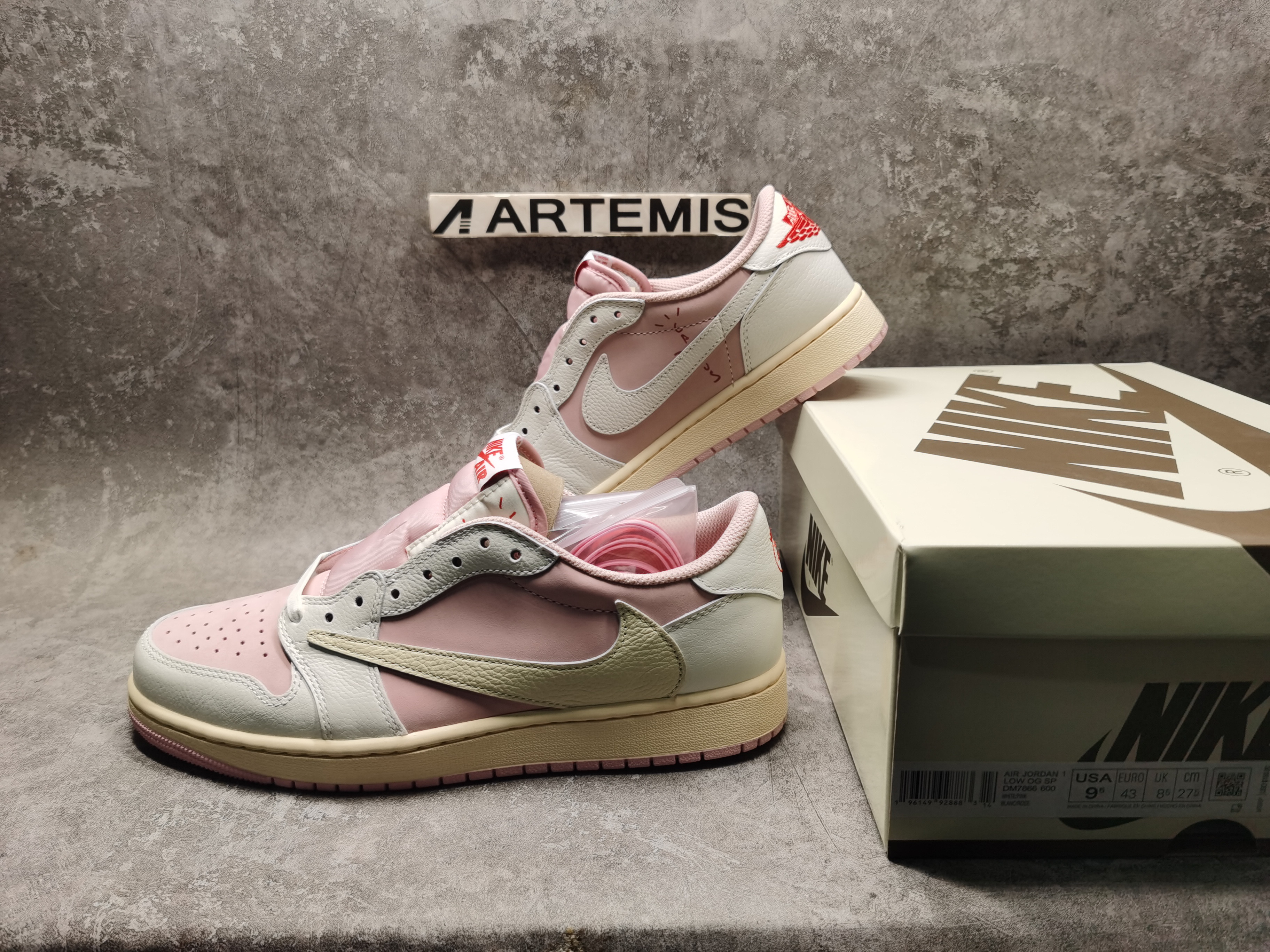 UA Jordan 1 Retro Low OG SP