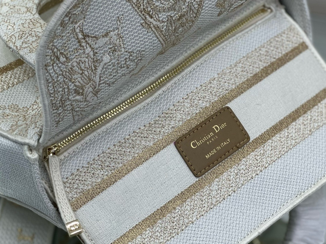 medium D*or lady d-lite bag 24 x 20 x 11 cm