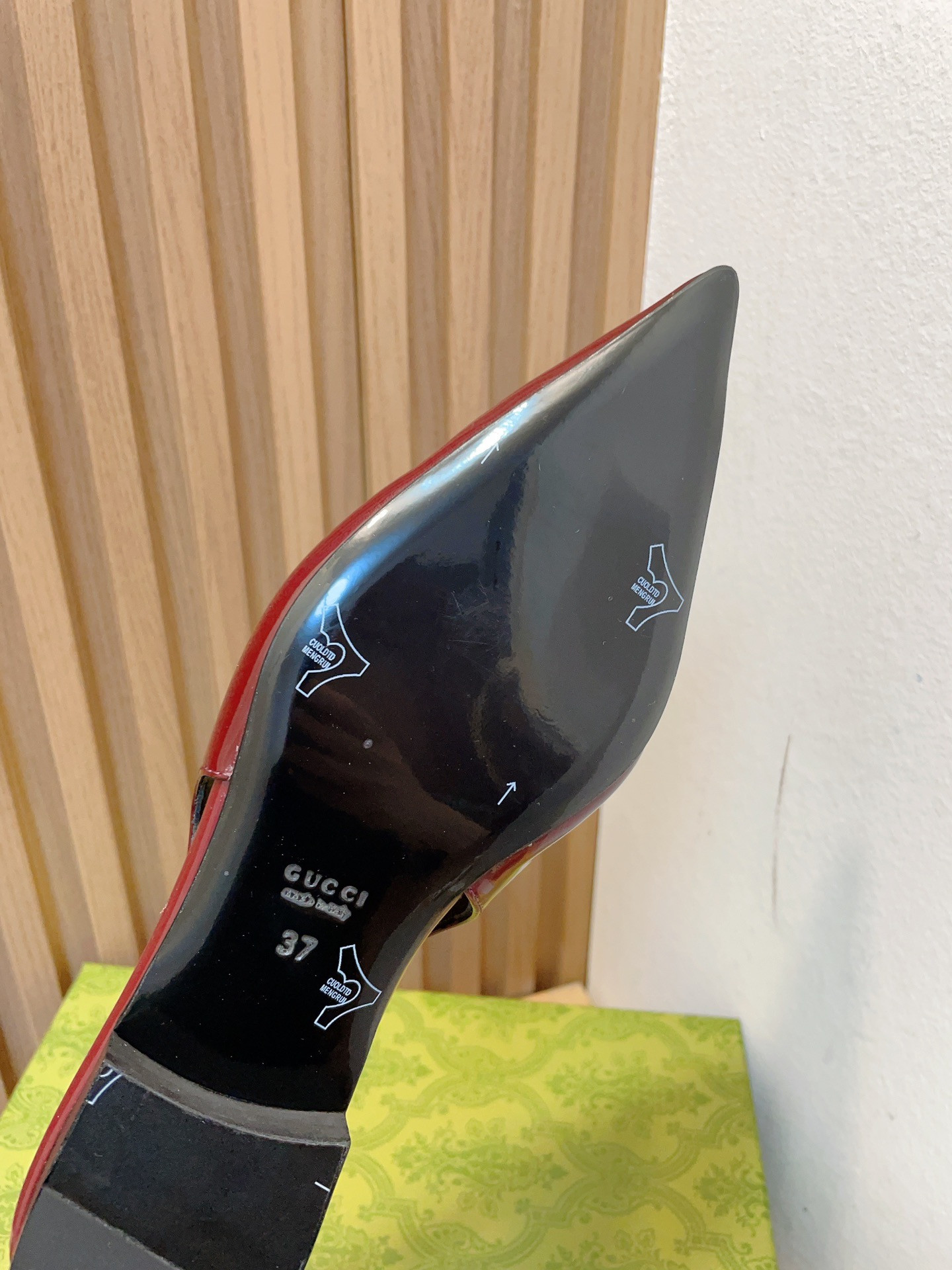 G*u*i signoria slingback pump flat shoes