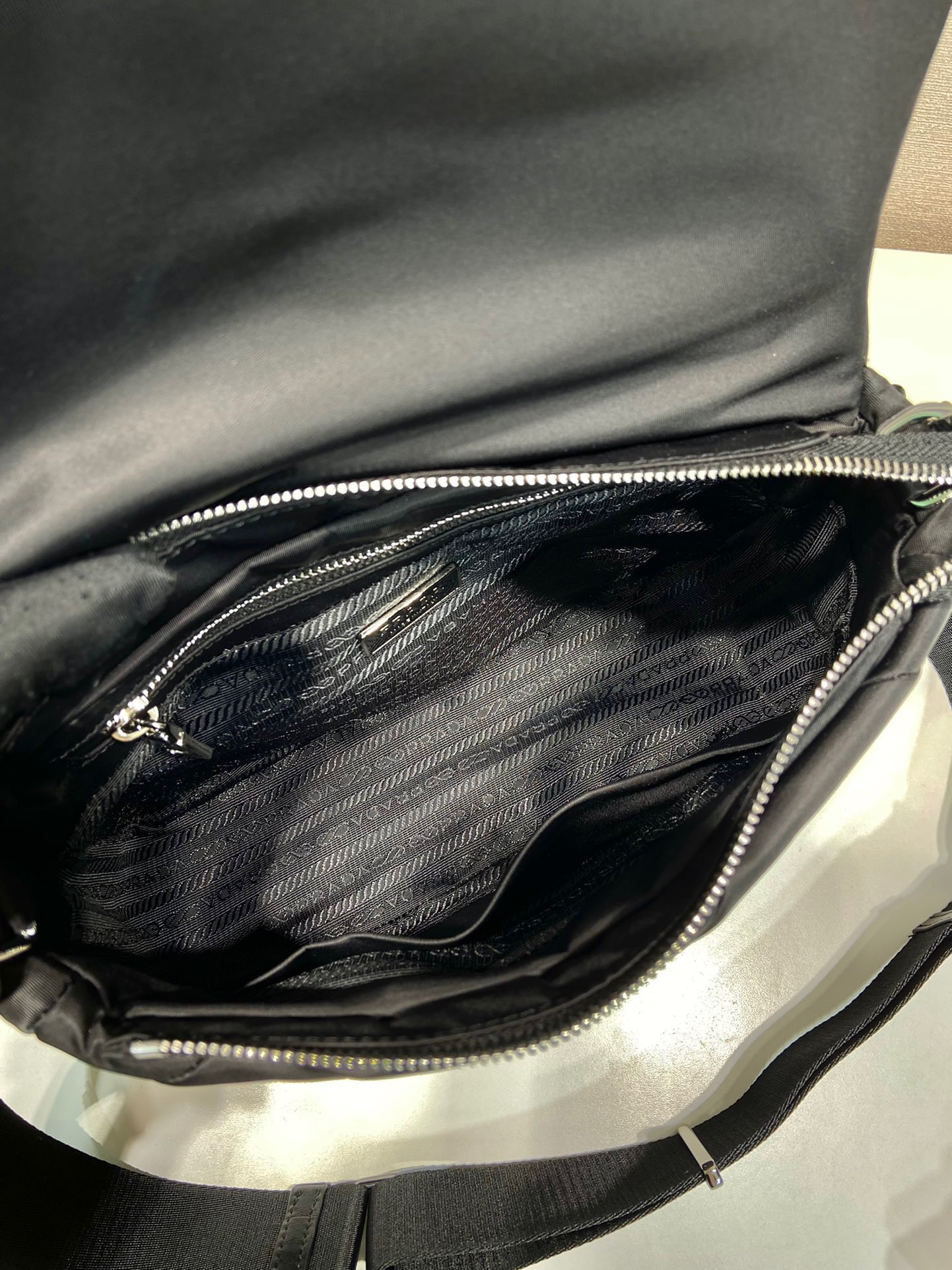 Pra*a padded re-nylon shoulder bag 17.5×24×8.5cm