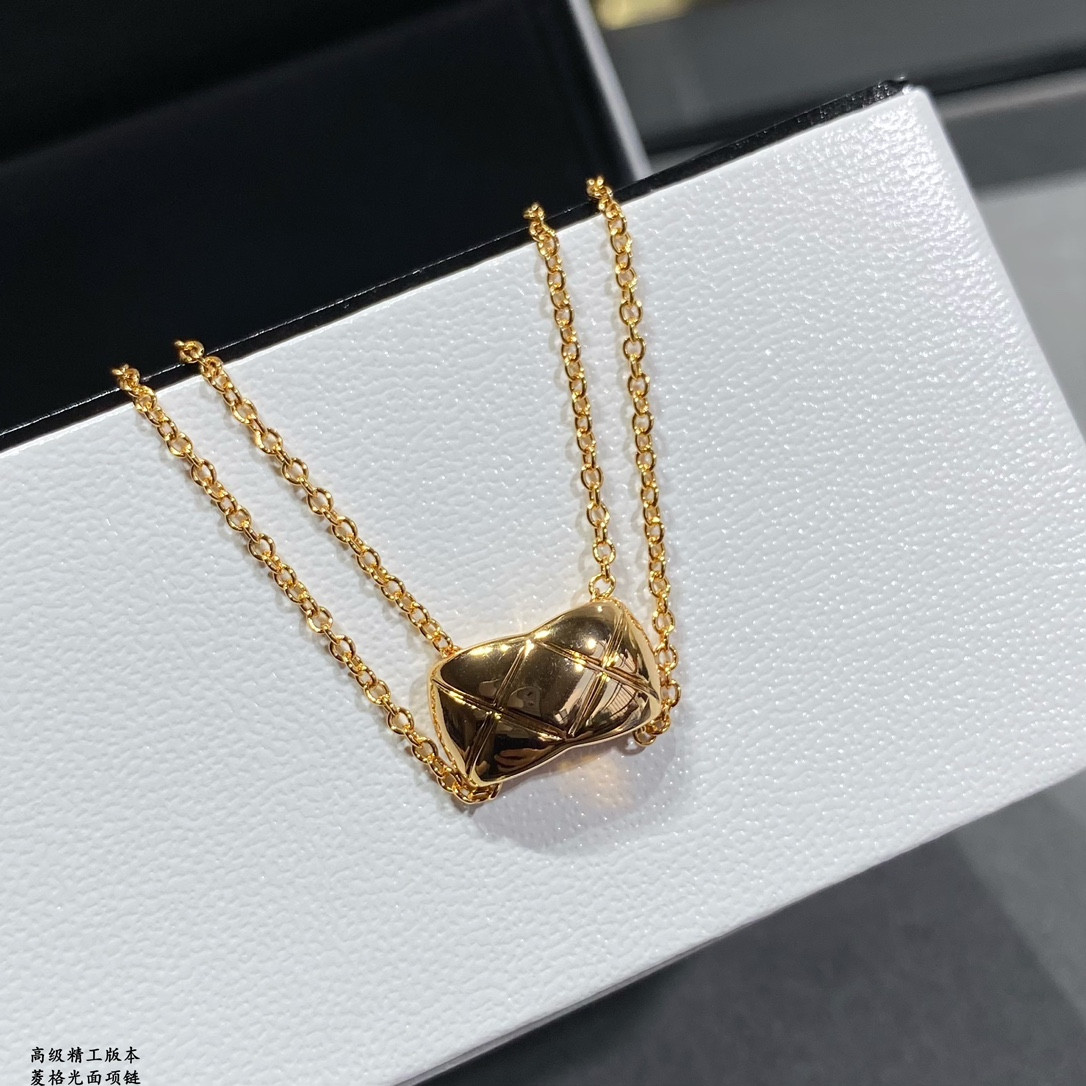 ch*el carved Di*m*nd polished necklace