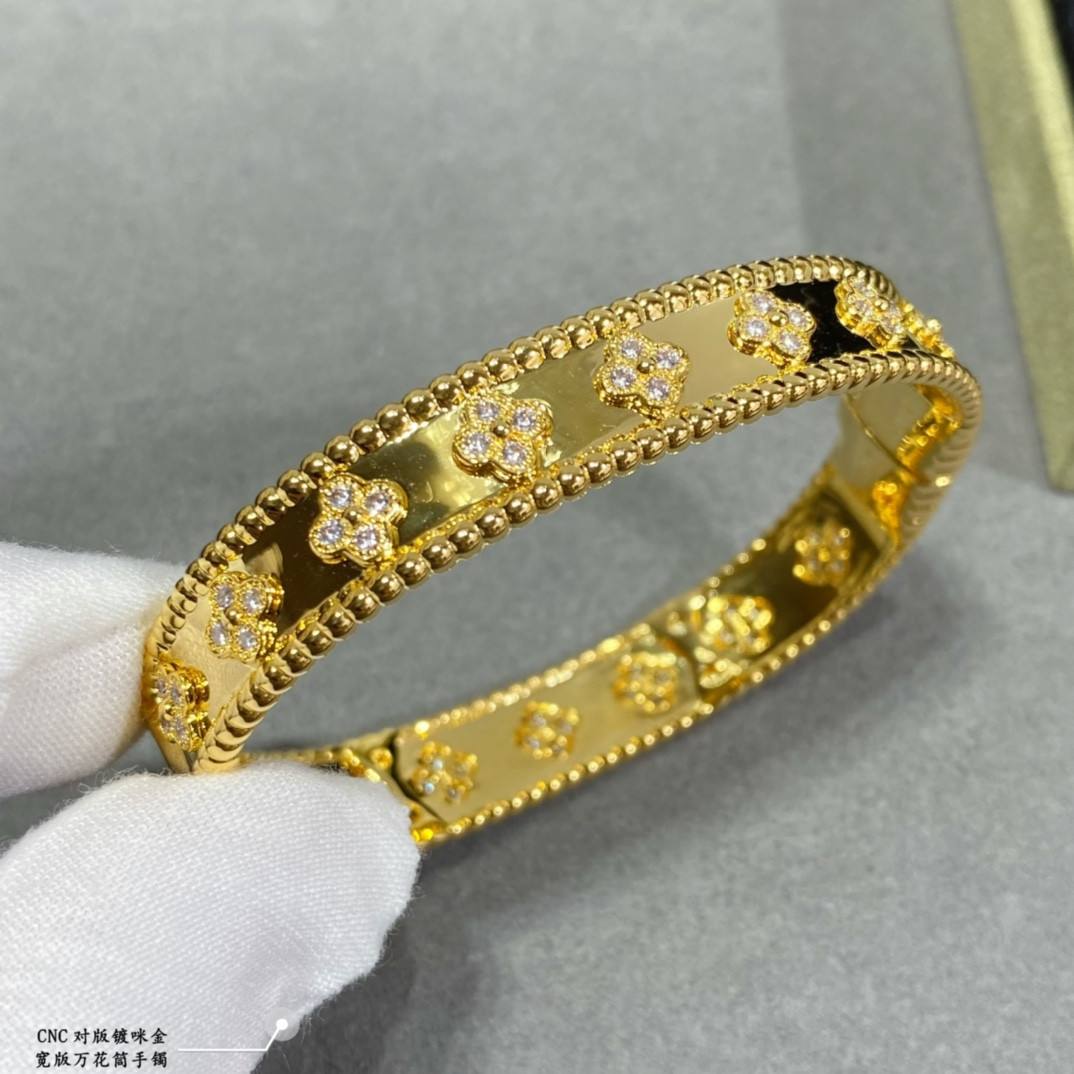 V*N CL*F & arpels wide kaleidoscope bracelet