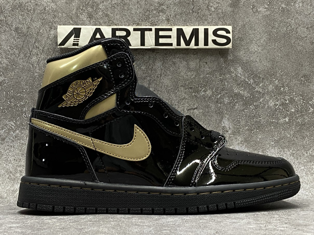 Air Jordan 1 Retro High Black Metallic Gold
