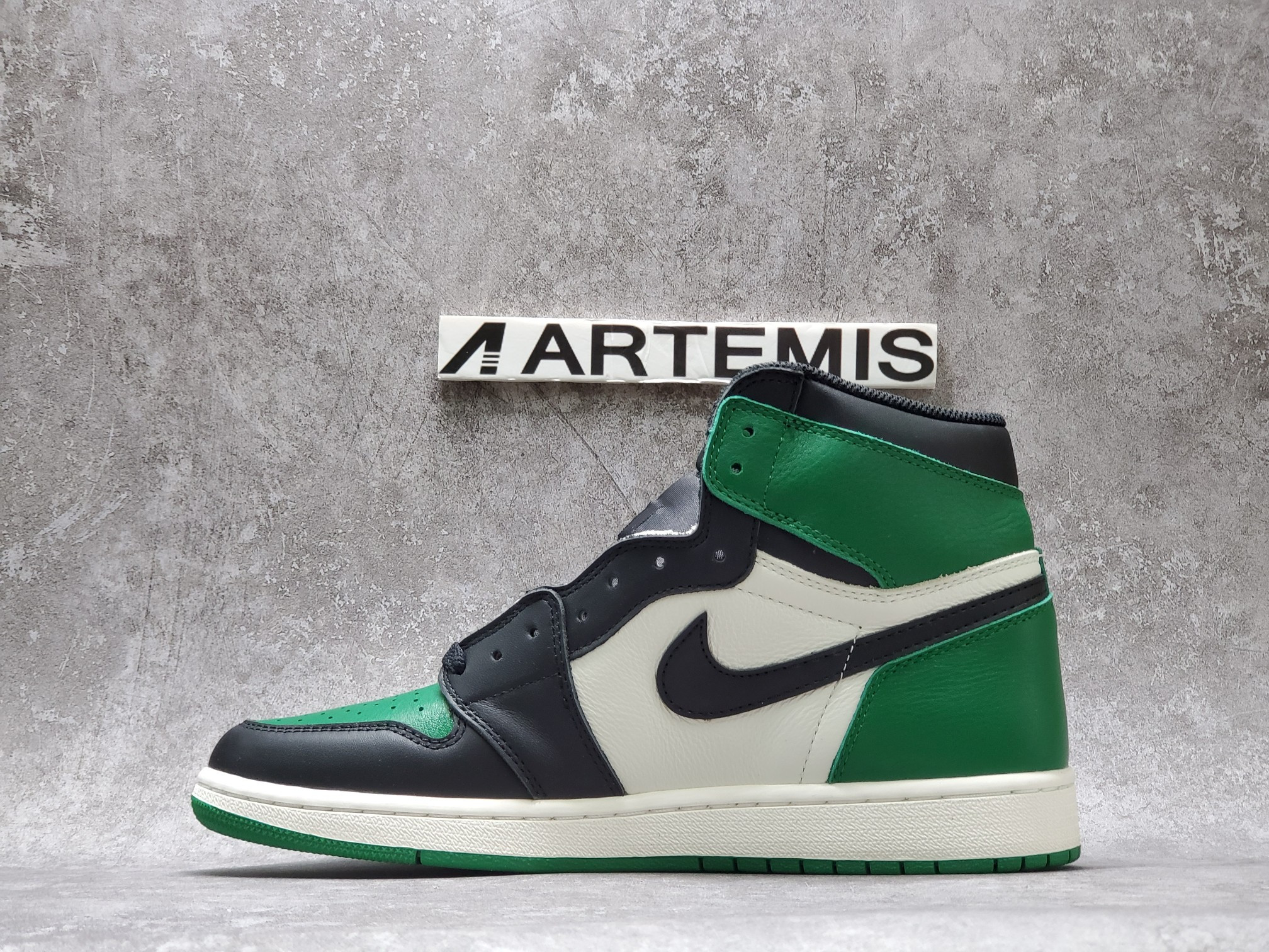 Air Jordan 1 Retro High Pine Green
