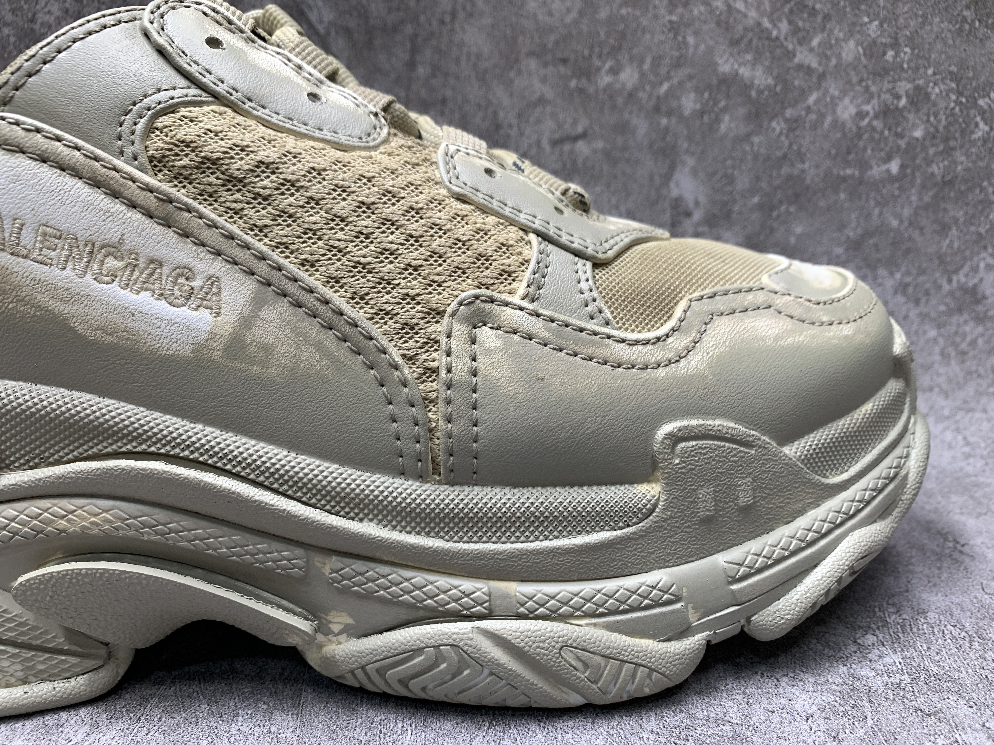 Balenciga Triple S Sneaker Light Beige Faded