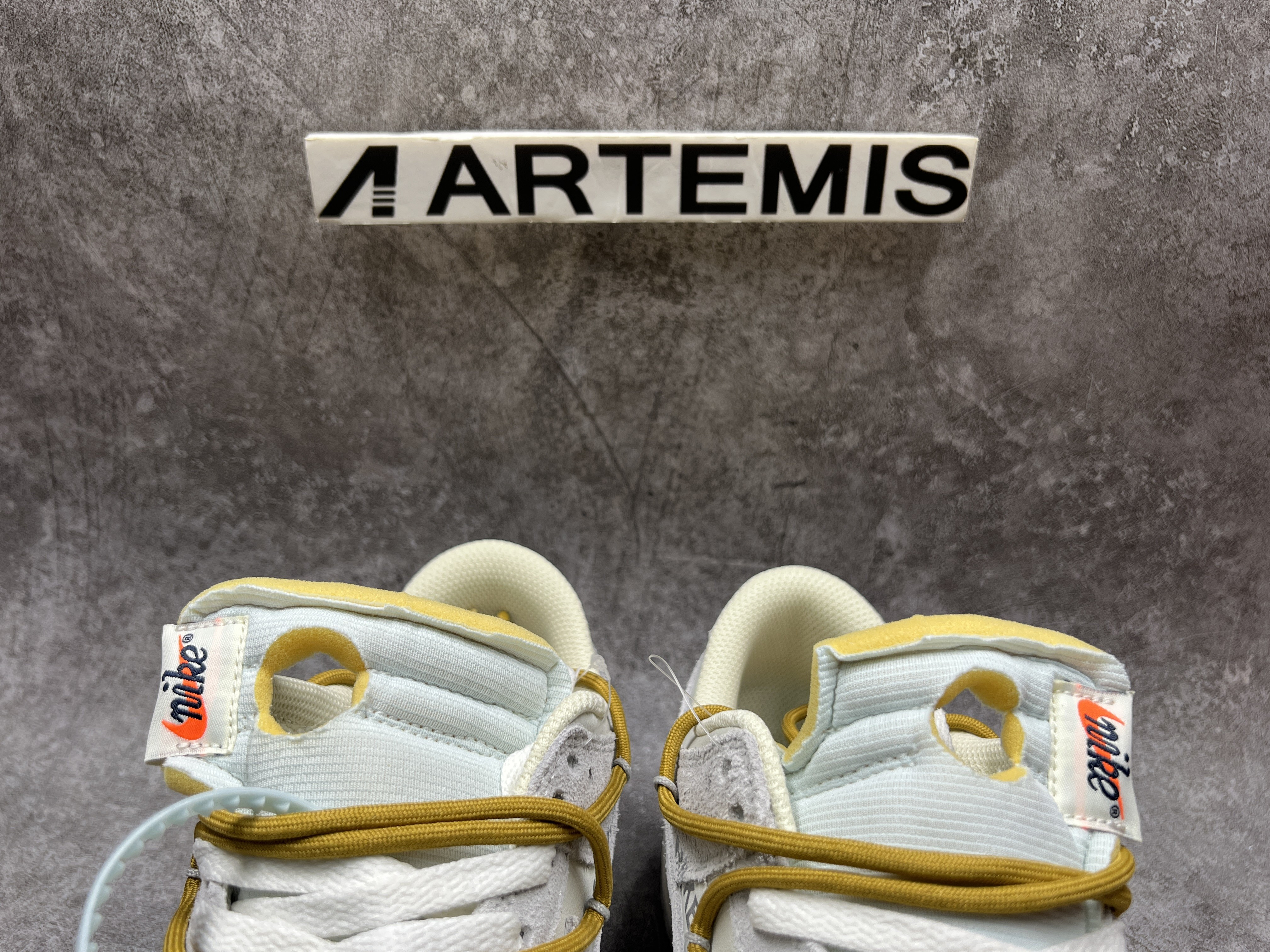 Off-White x Dunk Low Lot 37 of 50