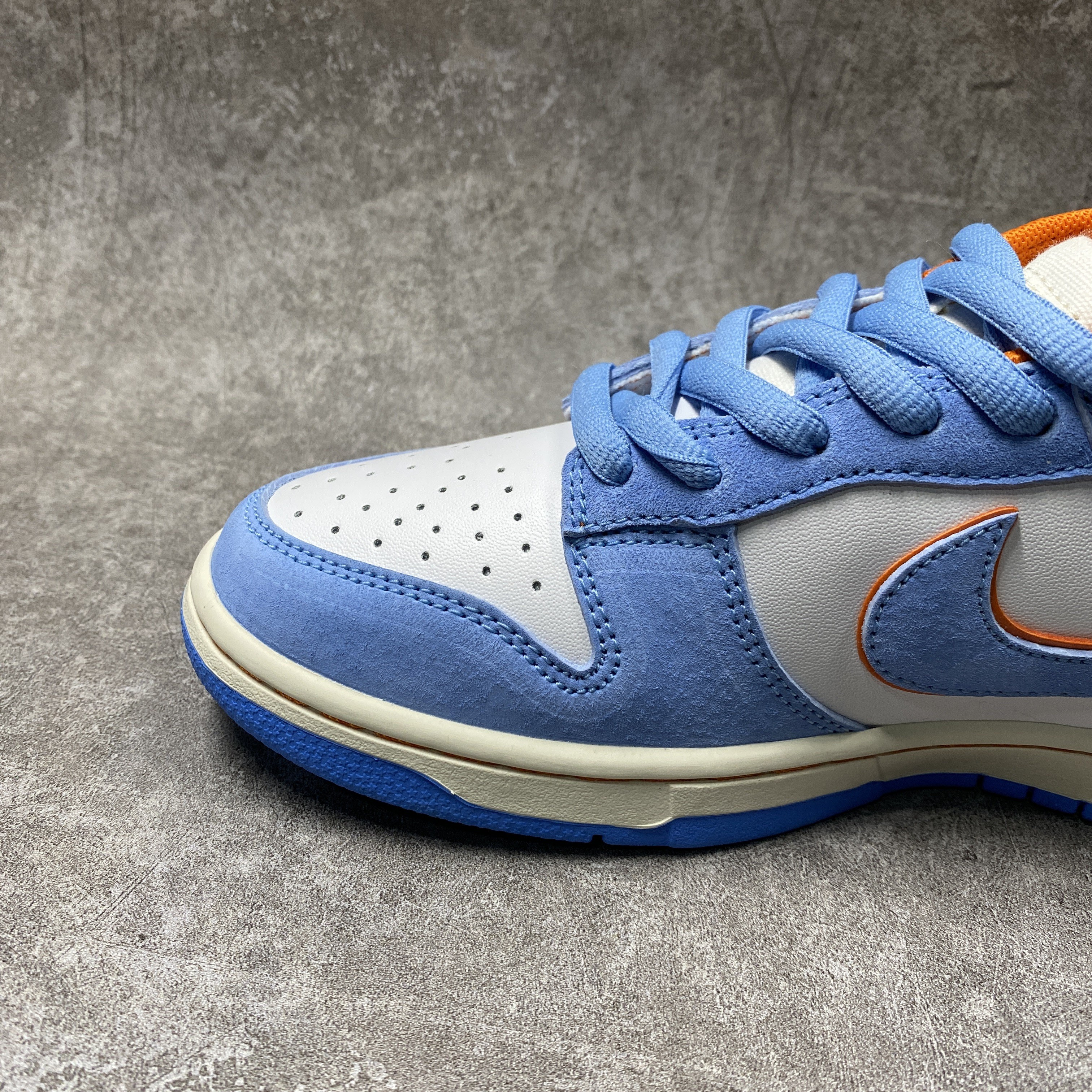 O.tomo Katsuhiro x SB Dunk Low "Steamboy OST"