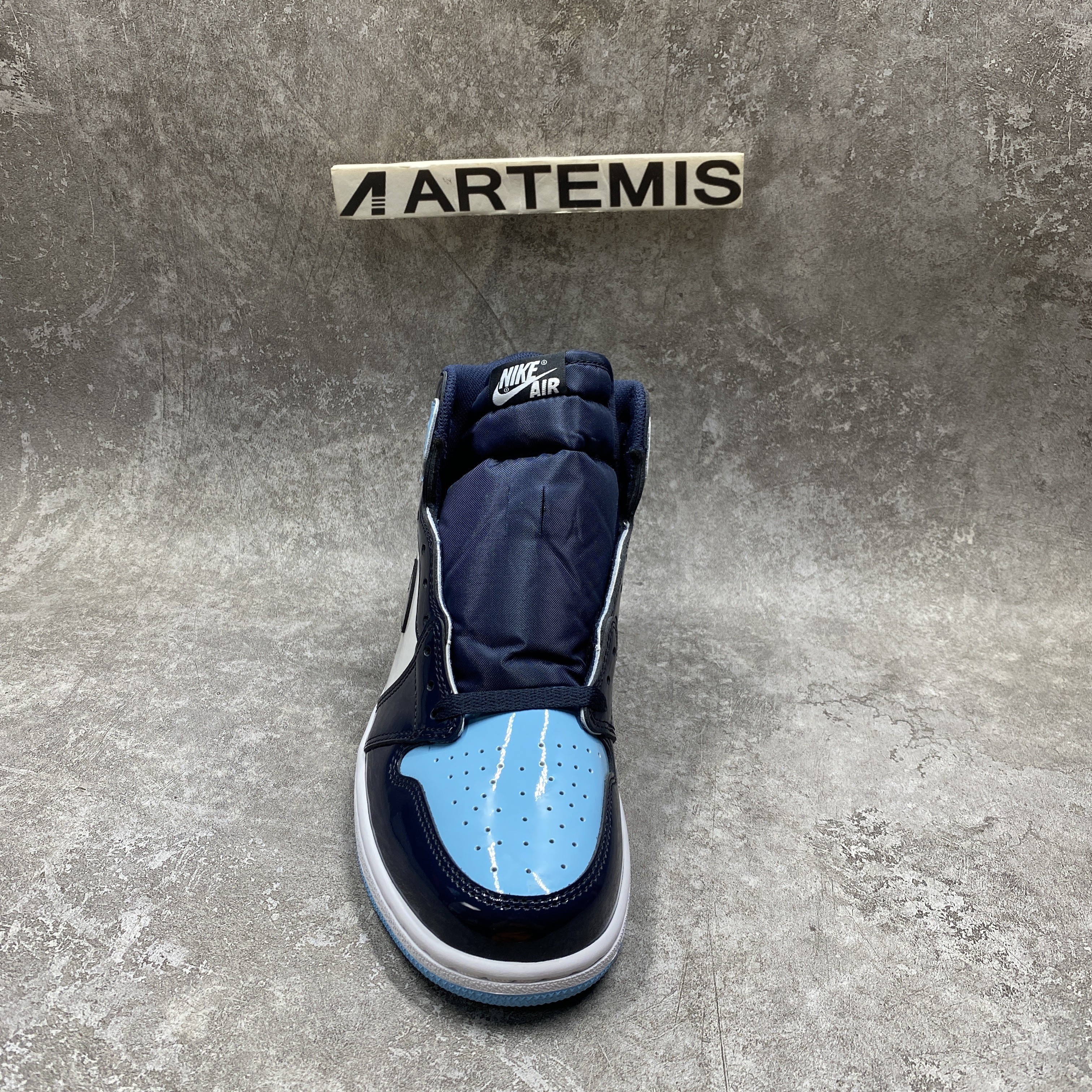 Air Jordan 1 Retro High UNC Patent Blue Chill