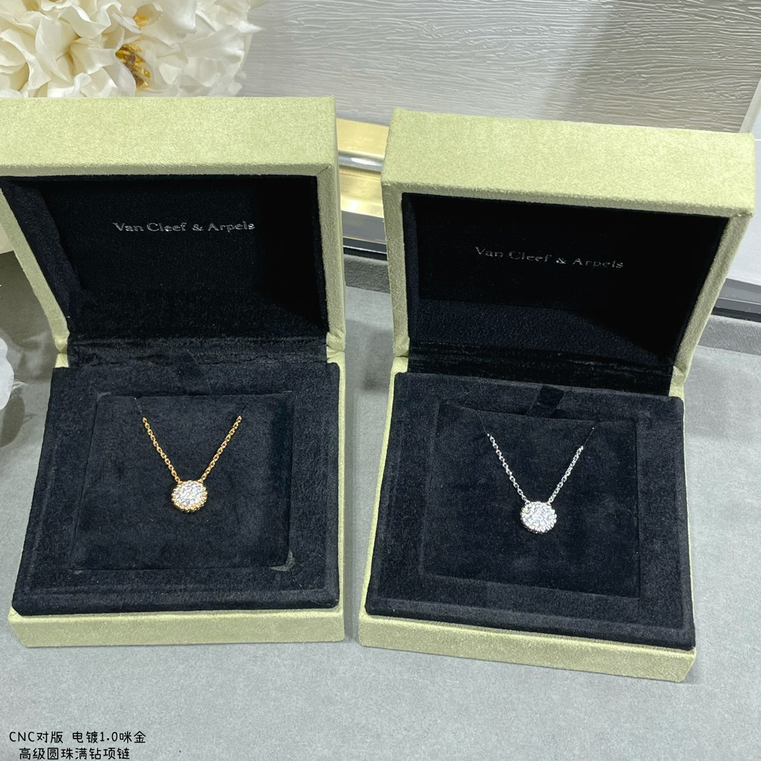 v*n cl*f & arpels round bead full Di*m*nd necklace