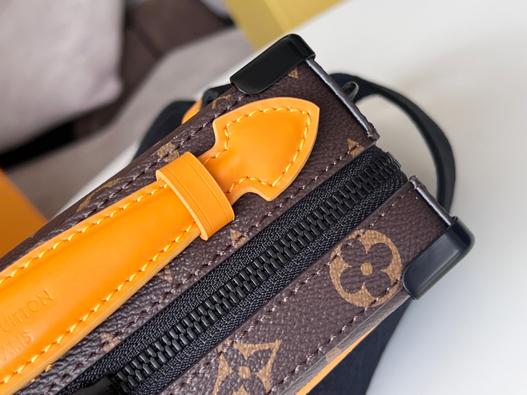 LV  Handle Soft Trunk M46689 21.5x15x7cm