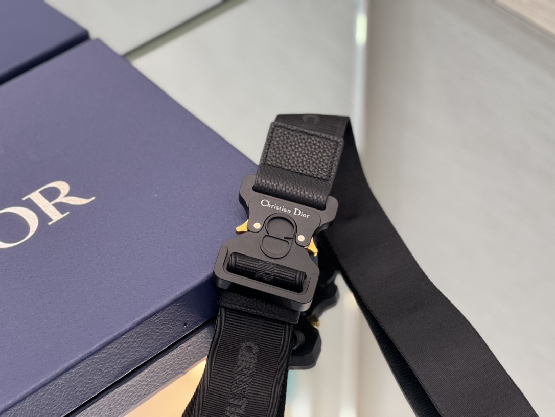 D*or saddle bag black grained calfskin 26 x 19 x 4.5 cm