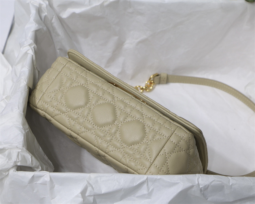 small d*or caro bag beige S*pple cannage calfskin 20 x 12 x 7 cm