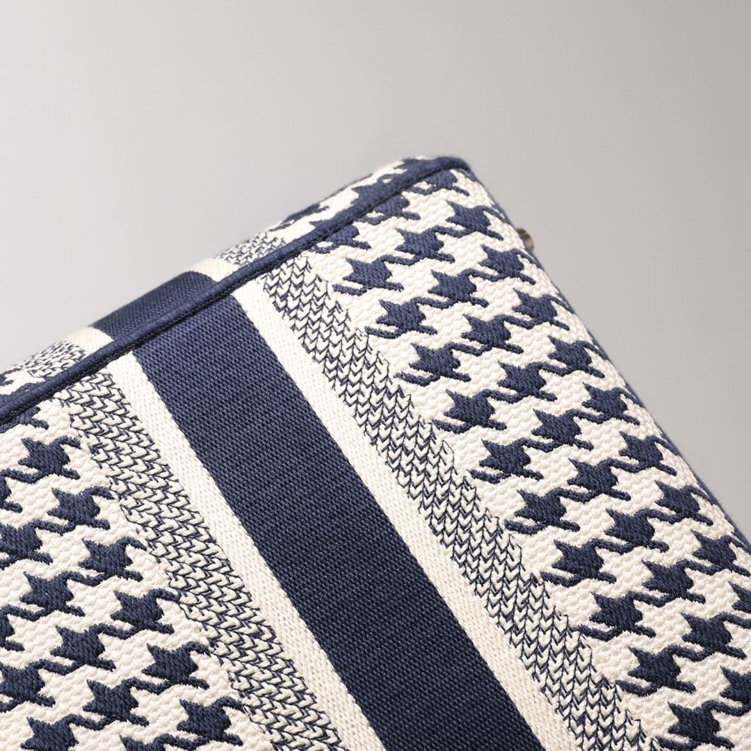 medium D*or lady d-lite bag 24 x 20 x 11 cm