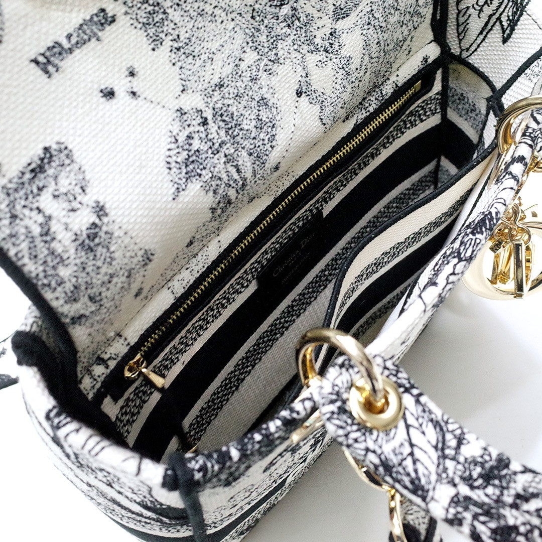 medium D*or lady d-lite bag 24 x 20 x 11 cm