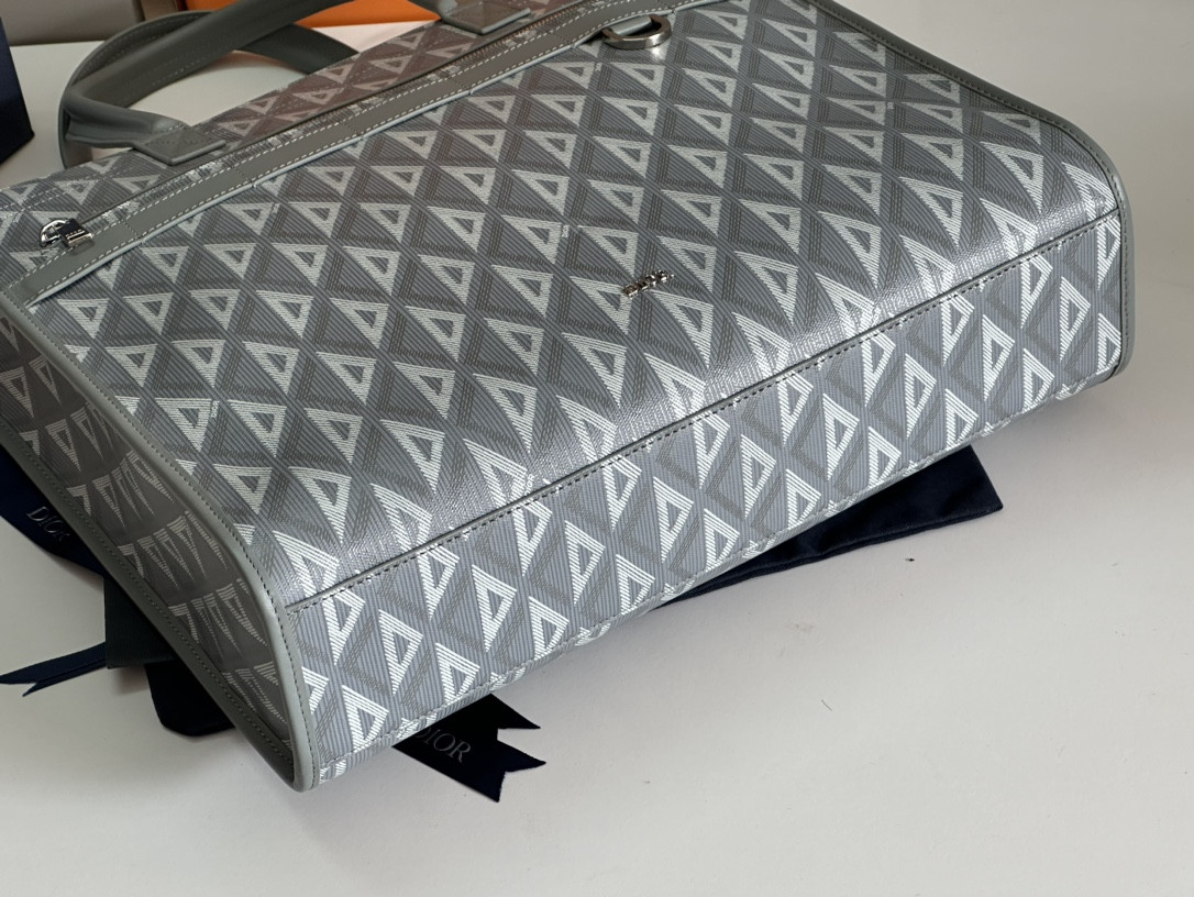 D*or safari tote bag gray in grained calfskin 15.5 x 14 x 4.5 inches