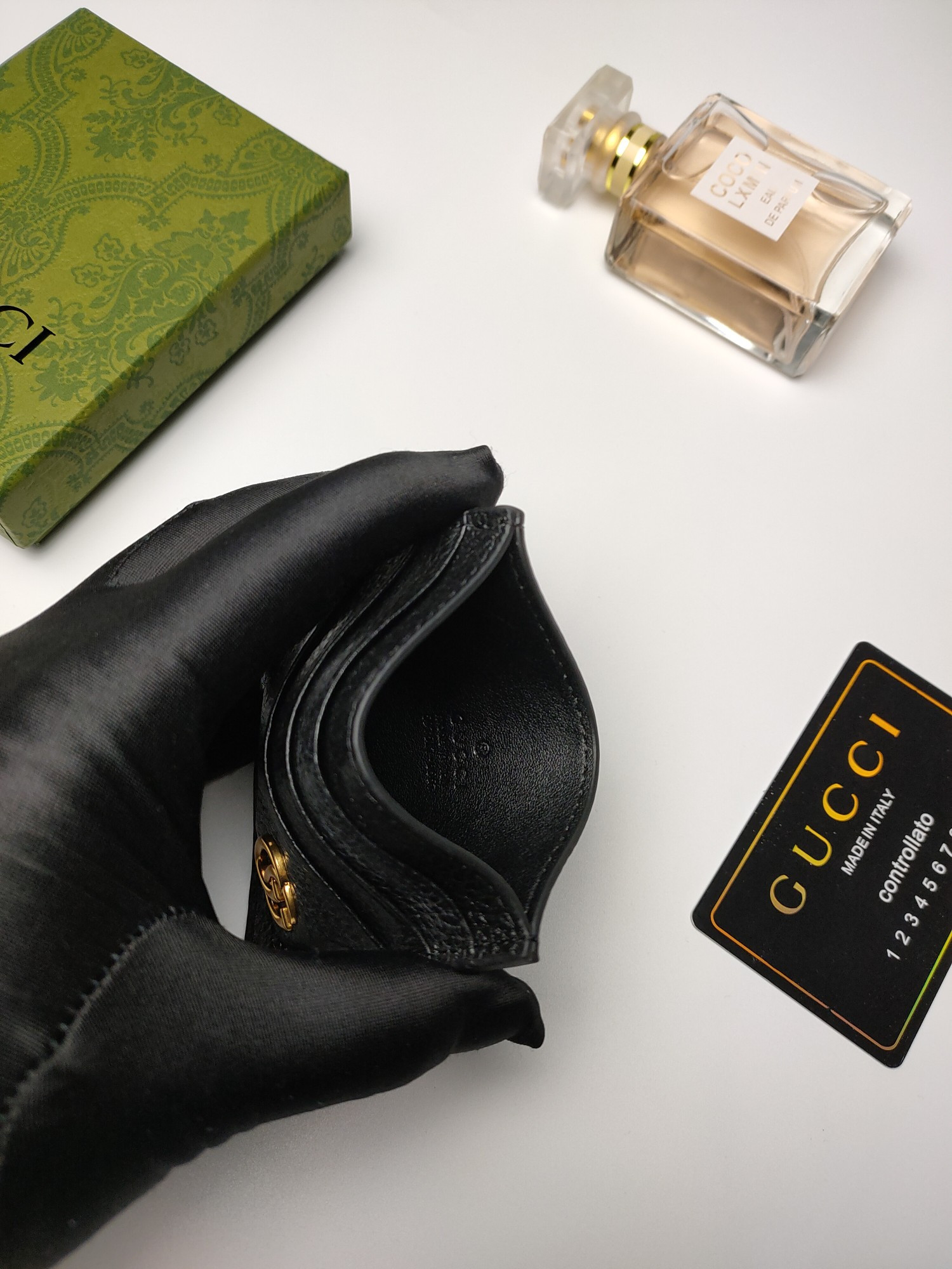 G*u*i gg  card case wallet