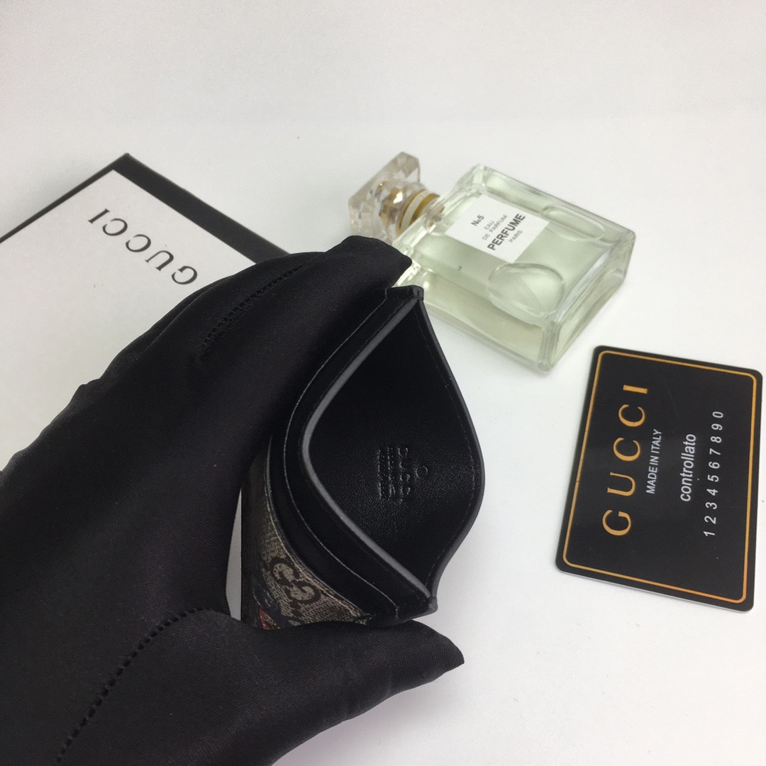 G*u*i gg  card case wallet