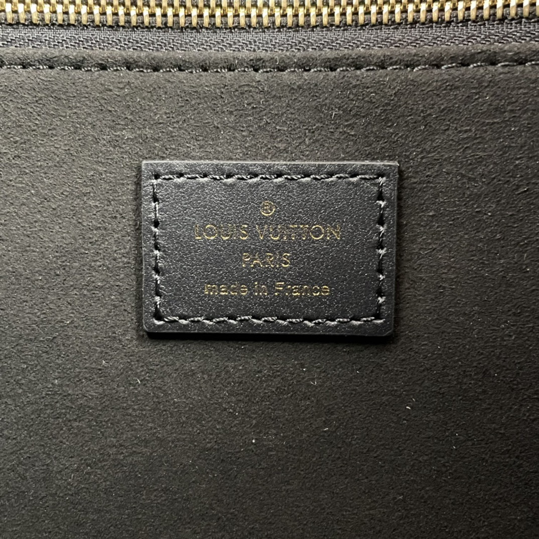 LV M45653 Onthego PM 9.8 x 7.5 x 4.5 inches