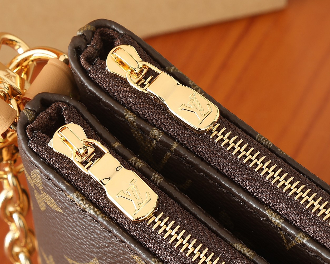 LV Liv Pochette M83008 9.6 x 5.3 x 2.6 inches