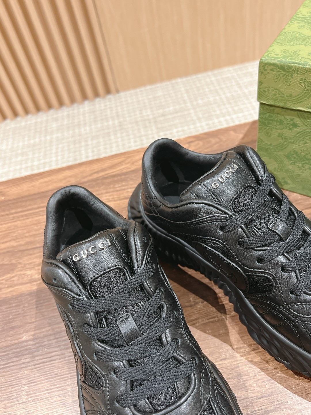 ua G*u*i ripple sneaker