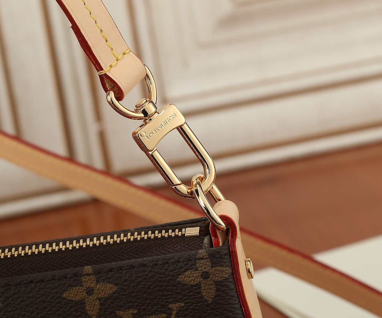 LV Pochette Tirette M12859 8.7 x 4.7 x 2.2 in