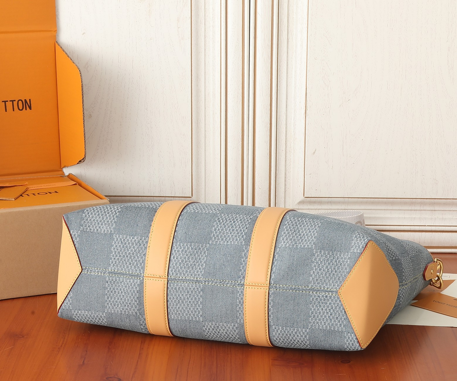 LV Weekend Tote N40702 16.9 x 13.4 x 6.9 inches