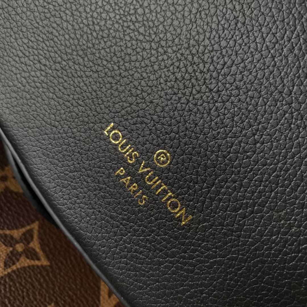 LV Low Key Bumbag M11429 28x13x5.5CM