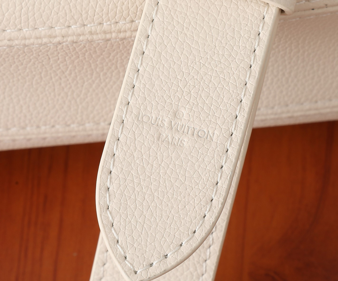 LV Soft Twist M25359 10.6 x 7.5 x 3.5 inches