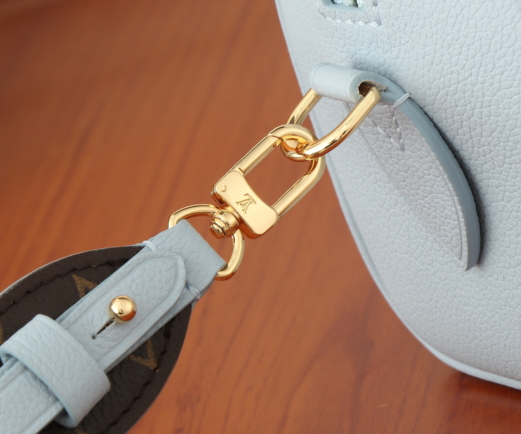 LV Speedy 18 M24604 18x12.5x11CM