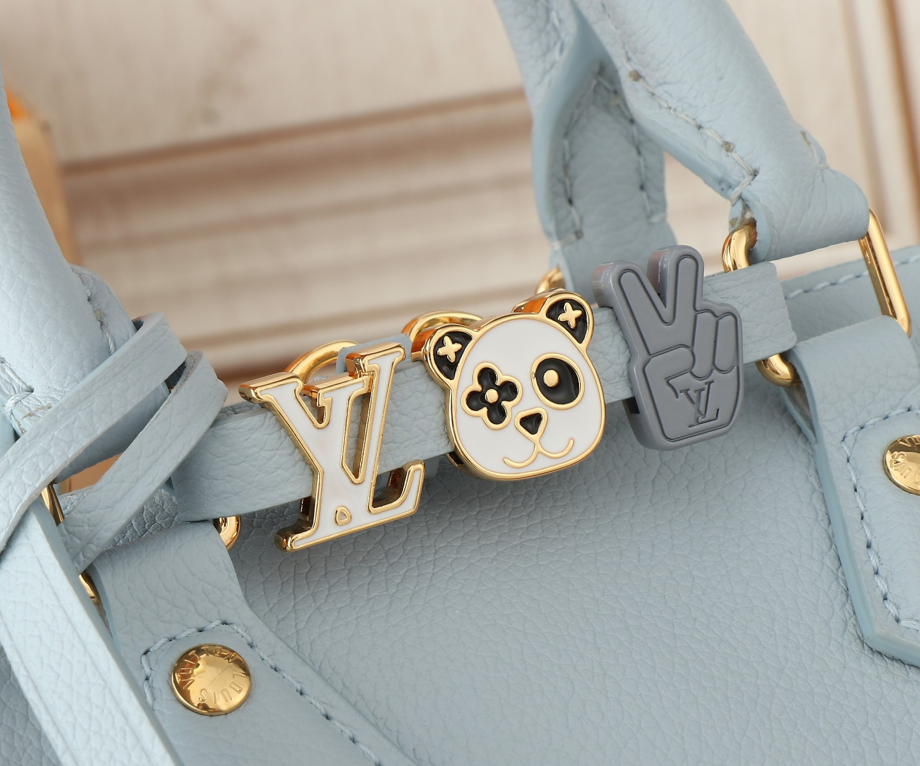 LV Speedy 18 M24604 18x12.5x11CM