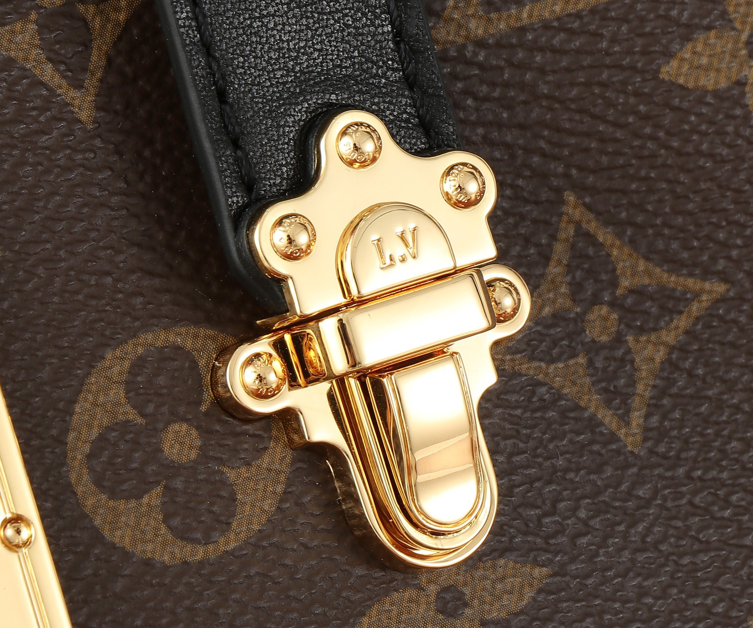 LV lucky Trunk M12075 38 x 23 x 1cm