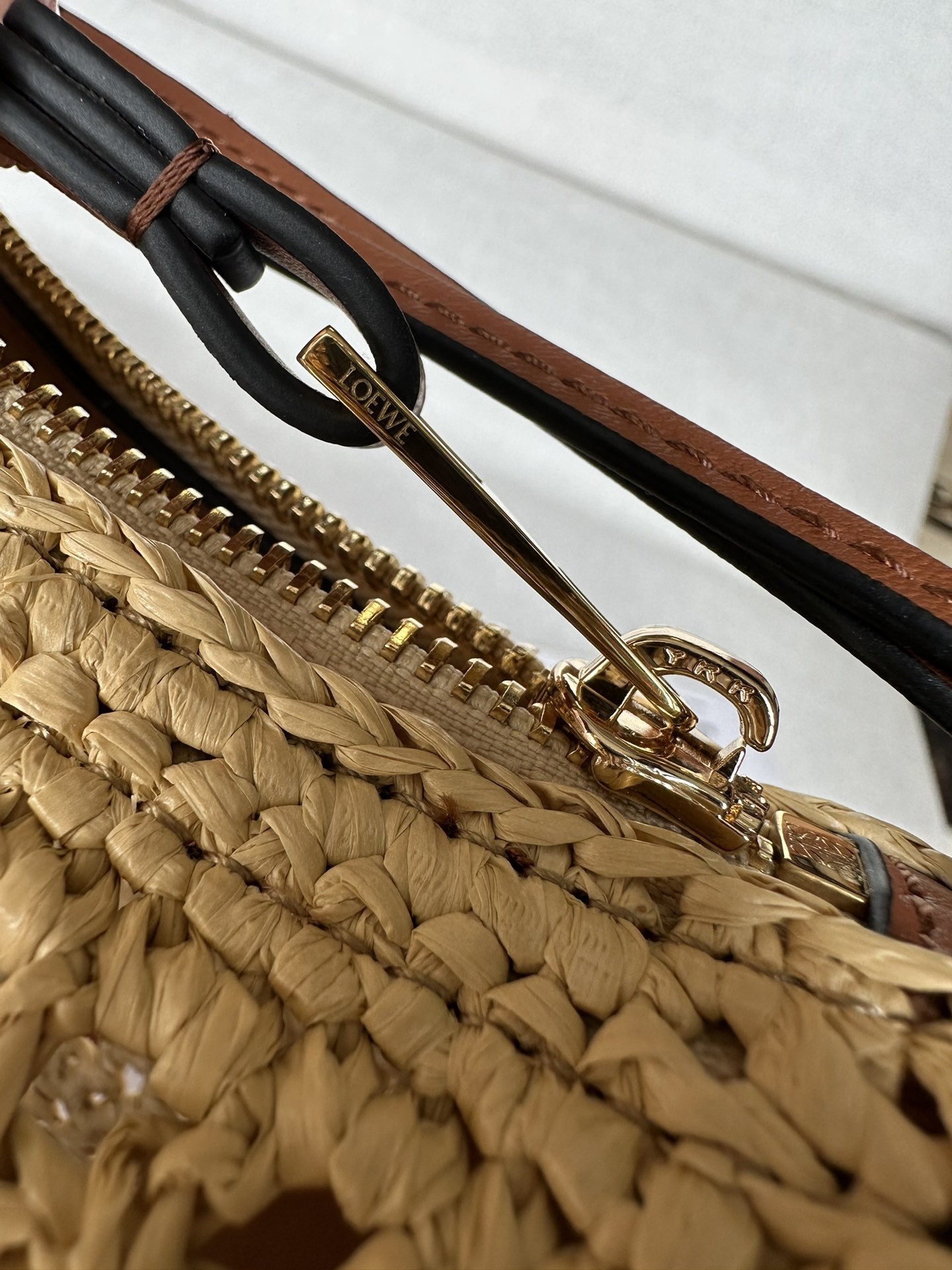 L0ew* mini hammock hobo in raffia and calfskin 28x17x9.5cm