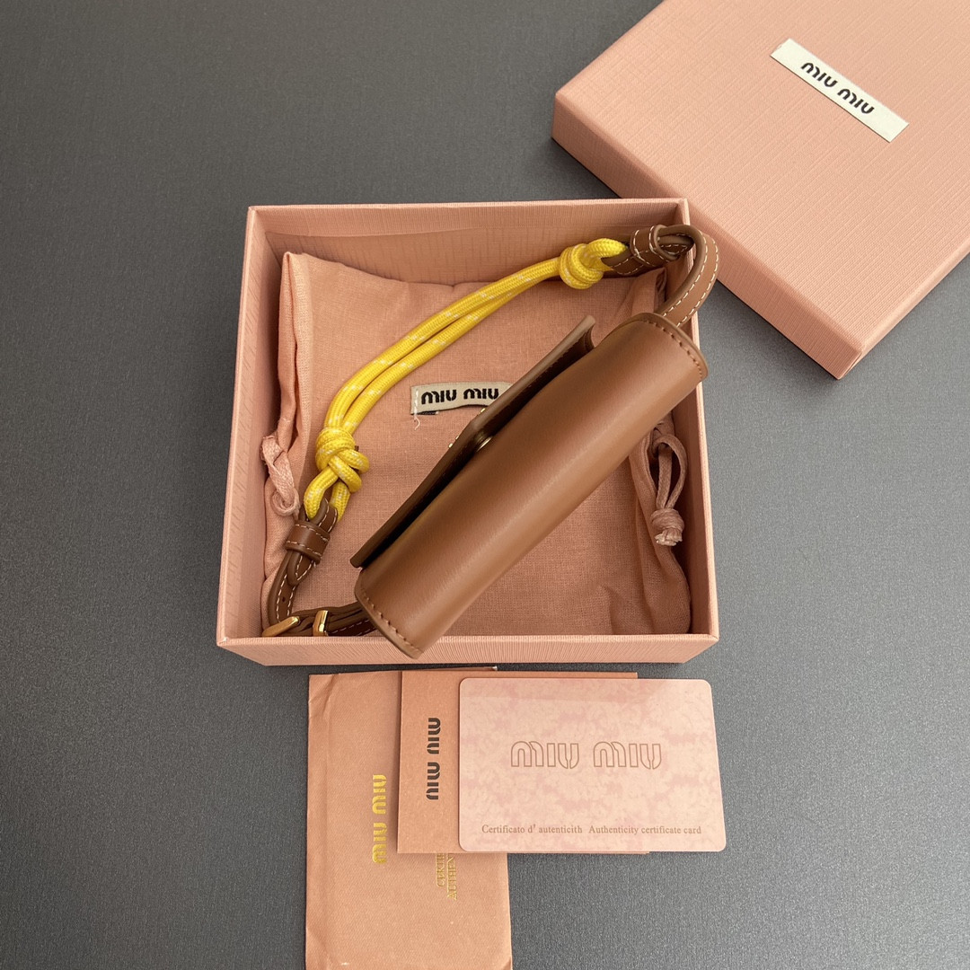 Miu Miu Leather shoulder wallet 8.5x10.5x2cm