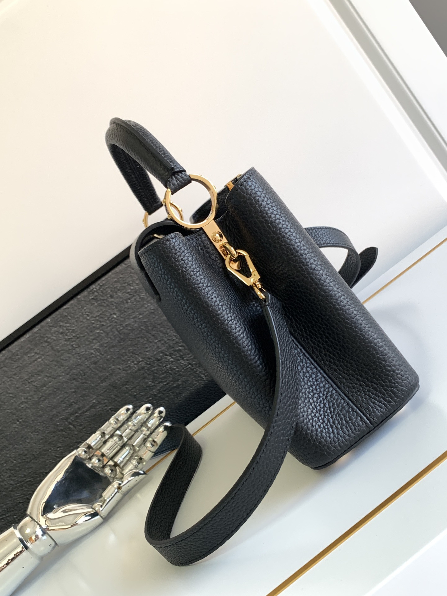 LV Capucines BB M24728 27 x 17.3 x 9cm