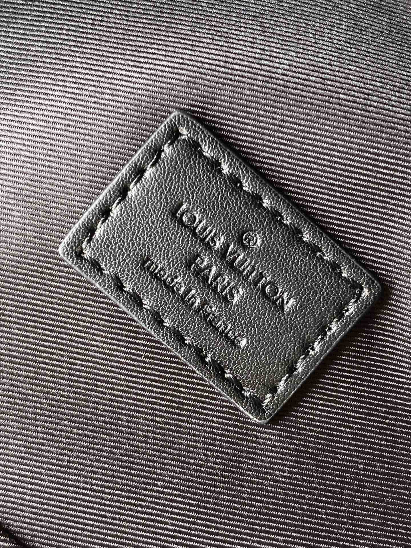 LV Discovery Backpack PM M11641 29 x 38 x 20CM