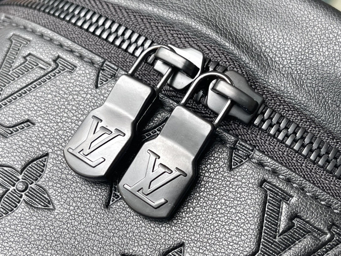 LV DISCOVERY BUMBAG PM M46036 44×15×9cm